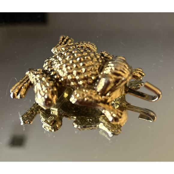 VTG Gold Frog Pin Brooch Small Perfect for Hats, Lapels, Bags etc - Picture 4 of 7